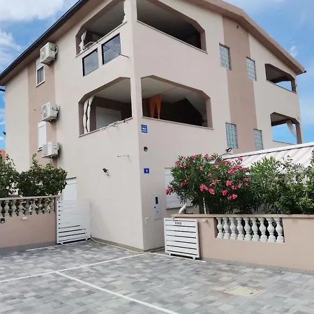 Robi Apartman *