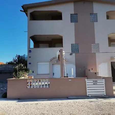Apartment Robi *