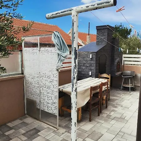 Apartment Robi *